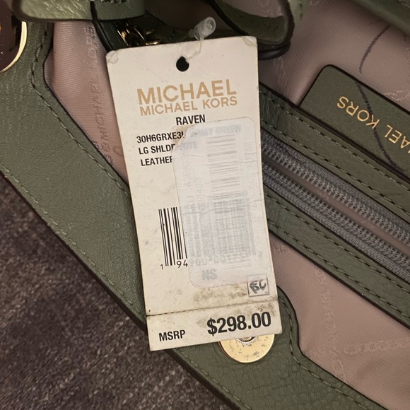 Michael Kors Raven Leather shoulder bag - Picture 9 of 10